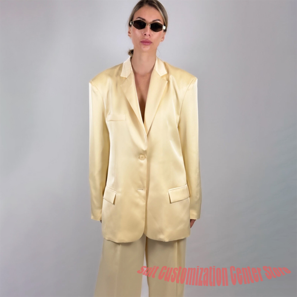 Yellow Formal Wear Women - Casual damespak van gele satijn, losvallend,